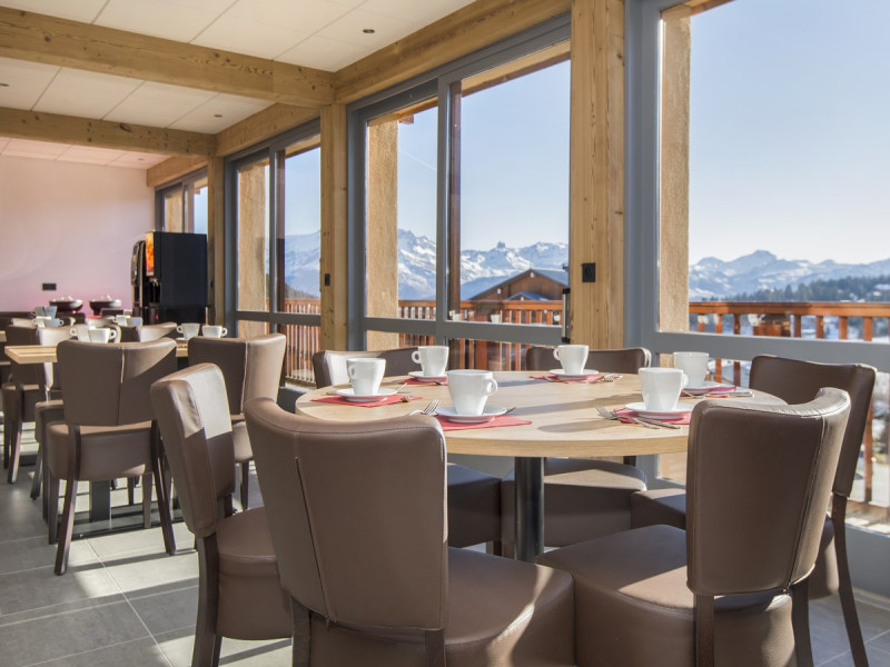 salle-petits-dejeuners-chalet-cosy salle-petits-dejeuners-chalet-cosy