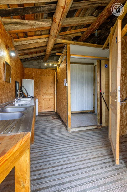 Second espace sanitaire