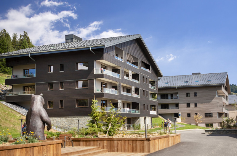 Parvis de la résidence Les Chalets des Cimes - © M. REYBOZ Parvis de la résidence Les Chalets des Cimes