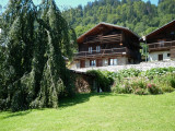 chalet avec belle vue dégagée sur les montagnes