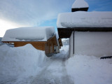Entré du hameau du Praz avec sa petit chapelle sous son manteau de neige