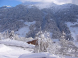 belle vue dégagée du balcon face à la chaine de montagne
