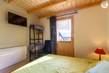 lit 2 personnes 160x200 cm - chambre donnant sur une terrasse orientée à l'ouest