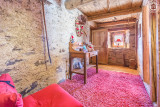 Aux deux marmottes,le couloir des chambres.
