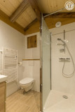 La salle de douche des chambres 