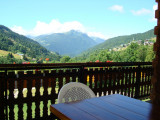 vue de la terrasse sur le village de Hauteluce et la vallée