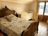 Chambre 1 :
1 lit 2 personnes 140 x 190 ;
1 lit bébé bois
