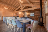 Grande table pouvant accueillir 10 personnes