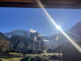 Depuis le chalet, une belle vue sur la montagne d'Outray