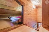 chambre mansardée en mezzanine avec hauteur totale inférieure à 1.80m