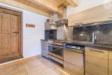 Cuisine 
gazinière 5 feux gaz grand four électrique + hotte avec éclairages
lave-vaisselle semi-professionnel