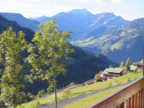 Vue sur le Grand Mont et le village de Arêches
