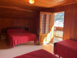 Chambre avec 1 lit 2 personnes et 2 lits 1 personne
