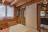 chambre double avec douche niveau salon/cuisine