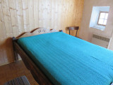 chambre accédant de l'extérieur par le balcon