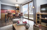 800x600-salon-cuisine-10-mmv-lessaisies-les-chalets-des-cimes-manureyboz-h18-copier-8168949-12367668
