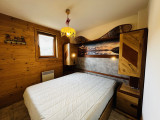 _lv_images__lot_0001900004_02_19069303
