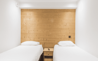 Room 434522-1003702 Room 434522-1003702