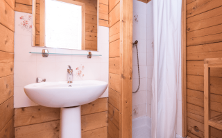 Room 434523-1003704 Room 434523-1003704