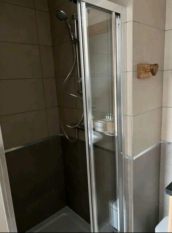 SALLE DE DOUCHE AKASHA