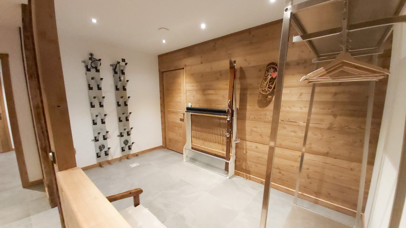 casier-skis-seche-chassures-chalet -ladakh