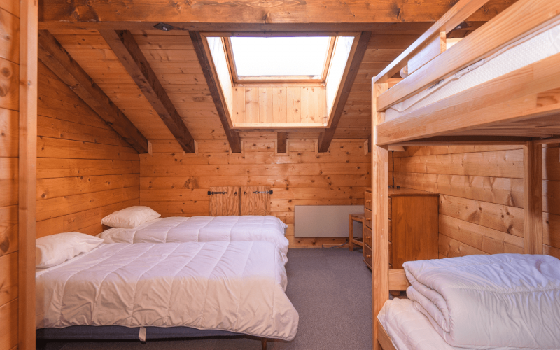Room 434527-1003710 Room 434527-1003710