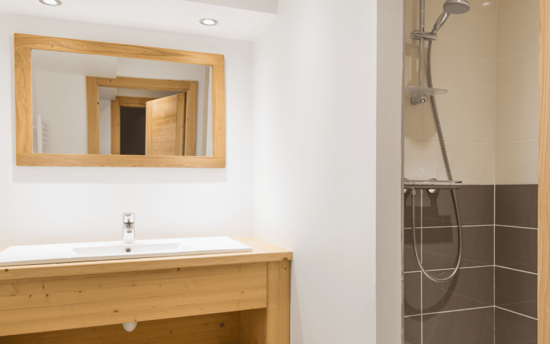 Room 434531-1003718 Room 434531-1003718