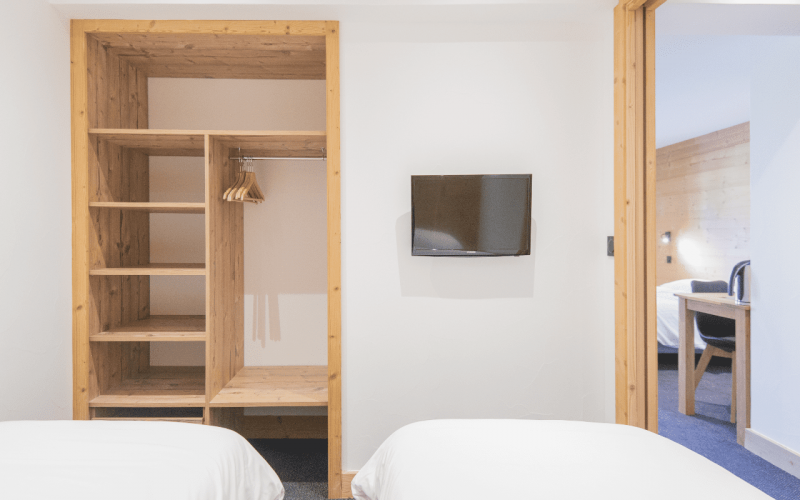 Room 434530-1003717 Room 434530-1003717