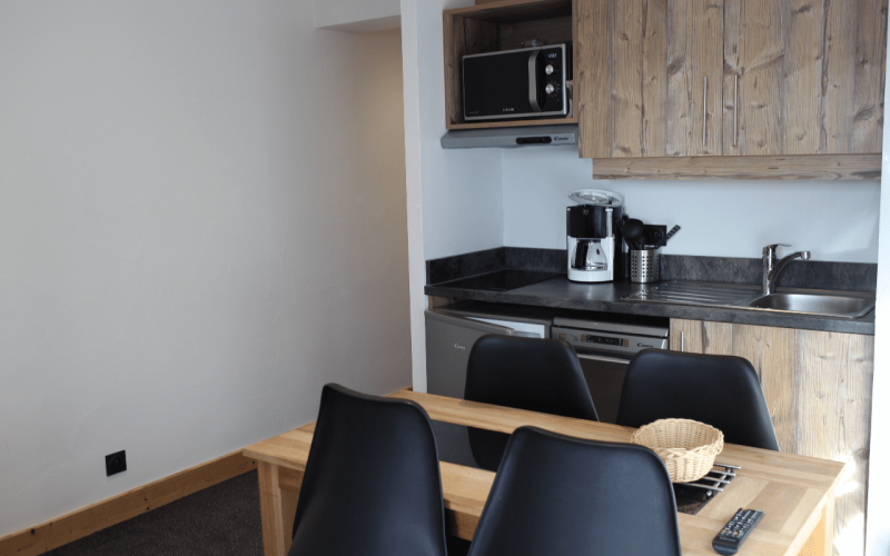 Room 434522-1003702 Room 434522-1003702