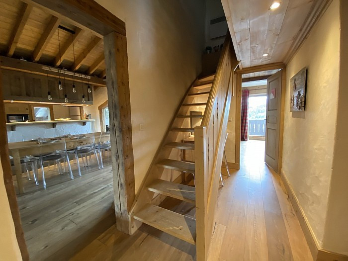 photo_escalier_avec_vue_aux_saisies.jpeg photo_escalier_avec_vue_aux_saisies.jpeg