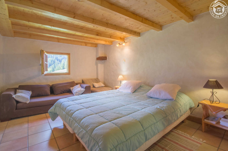 Chambre lit double - © GĂ®tes de France Chambre lit double