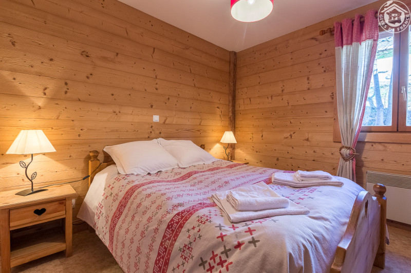 chambre 2
lit 140 x 190
serviette de toilette chambre 2
lit 140 x 190
serviette de toilette