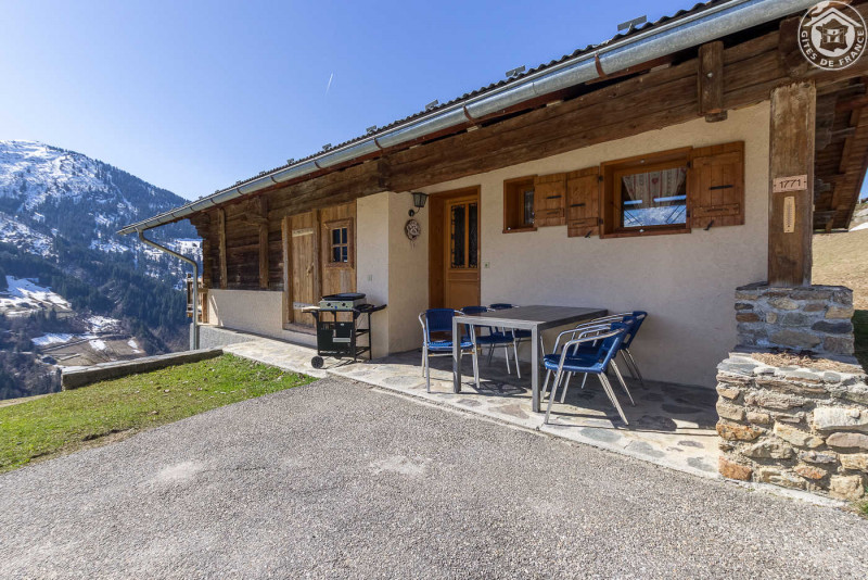 Côté EST
Entrée du chalet Côté EST
Entrée du chalet