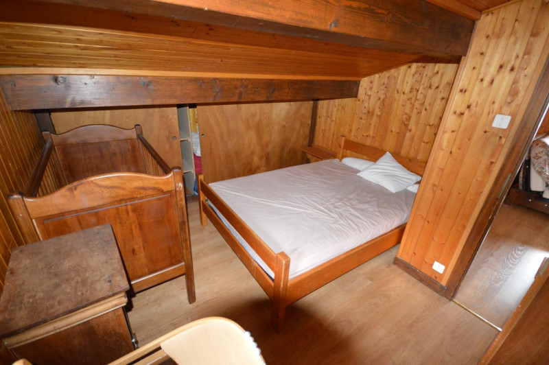 UNE CHAMBRE A L ETAGE