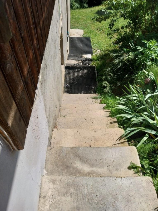 accès au gîte depuis le parking/la route