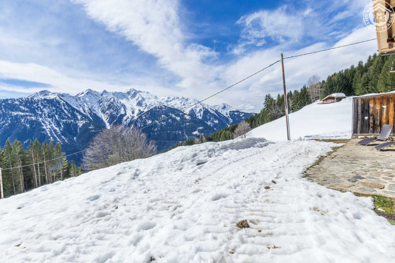 Aux deux marmottes ,vue sur la vallée coté ouest
