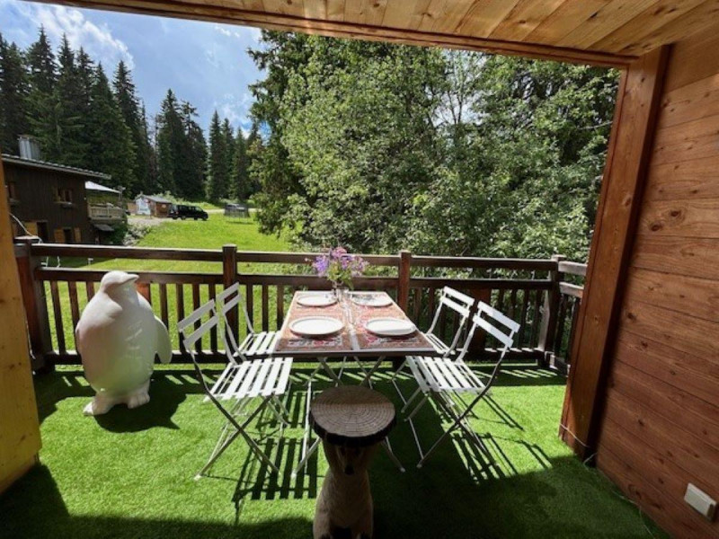 Table de repas extérieur, plein ouest, soleil l'après-midi