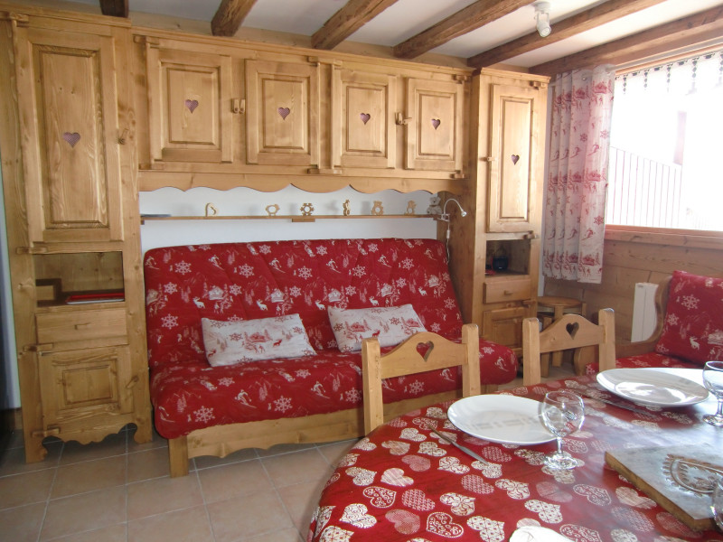 Pièce de vie joliment décoré