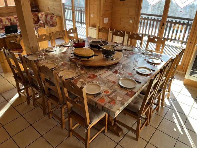 côté cuisine avec vue sur la vallée exposé plein sud