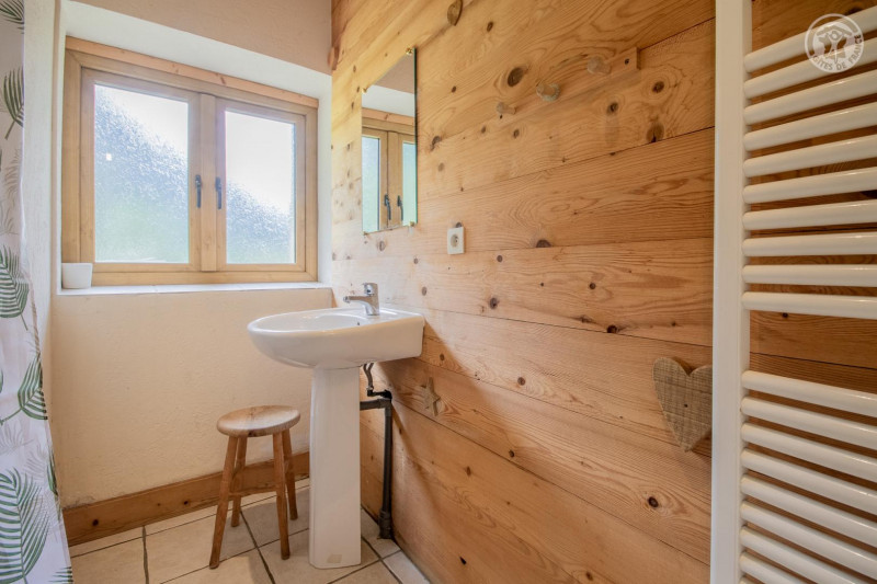 Salle de douche rez-de-chaussée