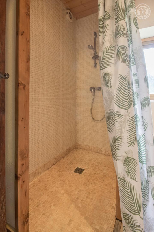 Salle de douche rez-de-chaussée