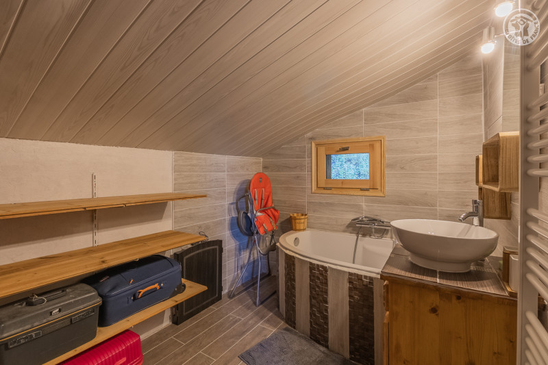 La salle de bain de la chambre vache