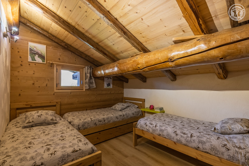 Chambre animaux . Trois lits d'une personne