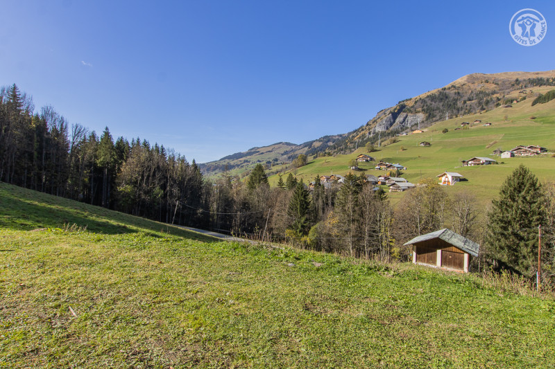 Le garage en dessous du chalet