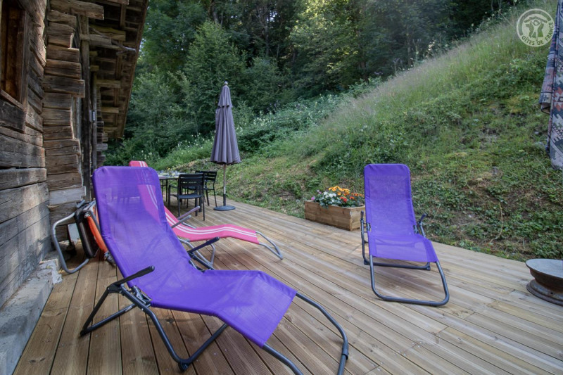 Les transats sur la terrasse