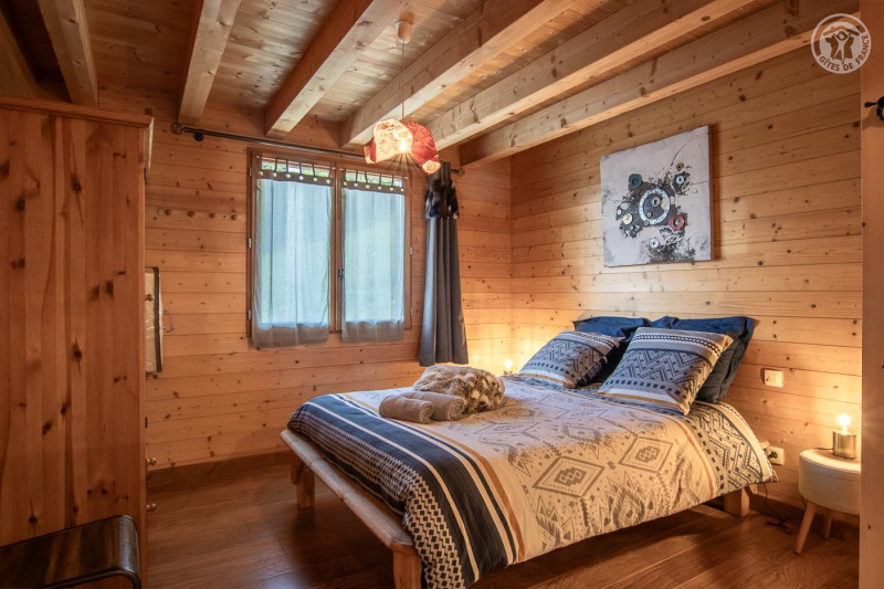 chambre parentale avec salle d'eau - © Gîtes de France chambre parentale avec salle d'eau