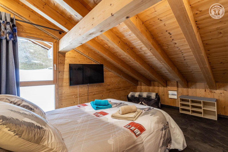 Chambre double avec télévision N° 3 niveau 2 - © Gîtes de France Chambre double avec télévision N° 3 niveau 2