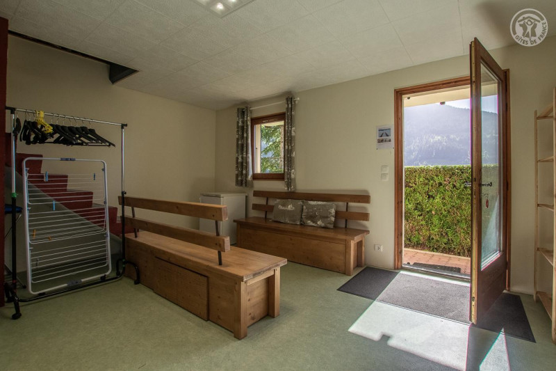 Local à skis / buanderie en rez-de-jardin du chalet