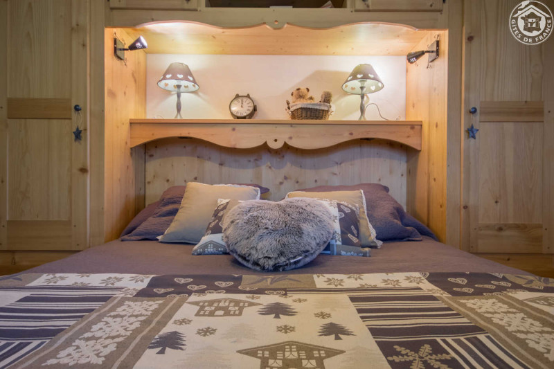 Lit 2 personnes 160 x 200 cm - © Gîtes de France Lit 2 personnes 160 x 200 cm