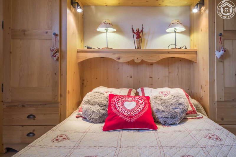 Chambre avec TV et une salle d'eau privative - © Gîtes de France Chambre avec TV et une salle d'eau privative
